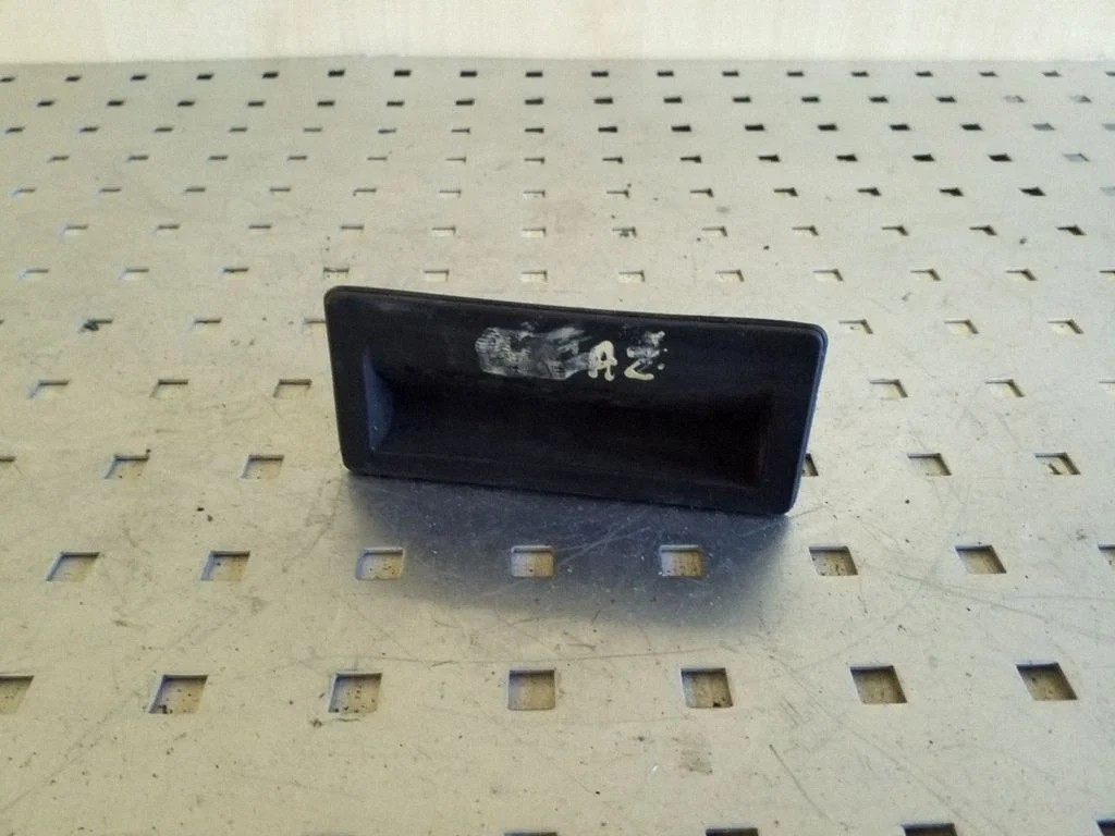 Bagāžnieka vāka atvēršanas slēdzis 5N0827566B
