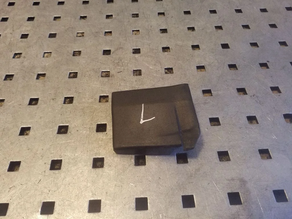Listwa błotnika tylnego 4A0853699