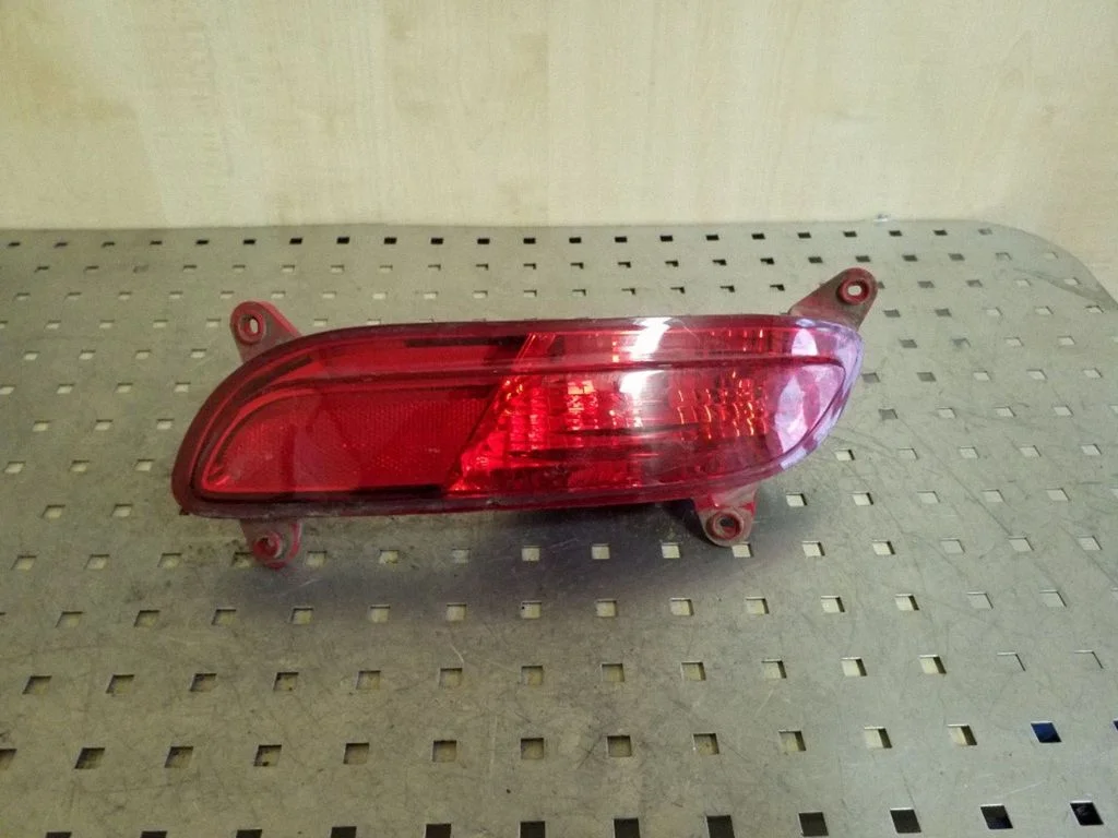 Galinis žibintas bamperyje