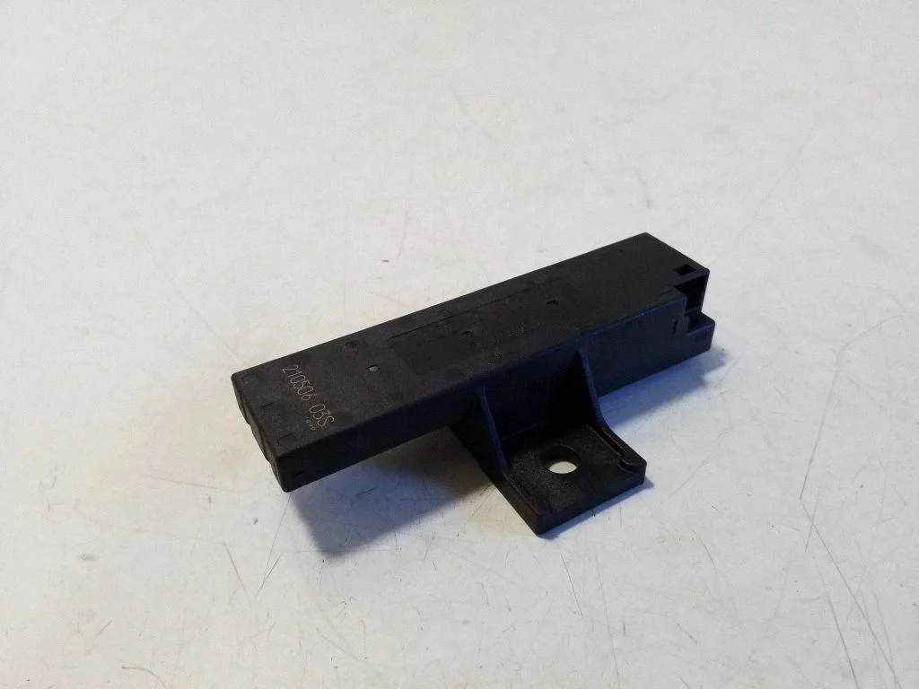 Bezatslēgas sistēmas KESSY (keyless) vadības bloks/modulis 4M0907247