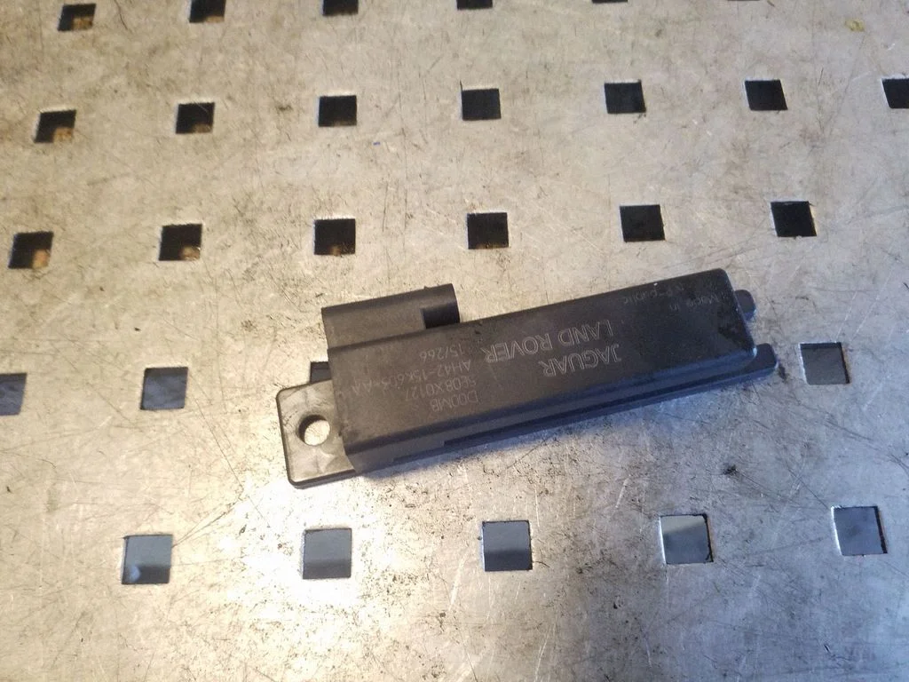 Keyless (KESSY) go control unit/module – Jaguar XF X260 (2015-)