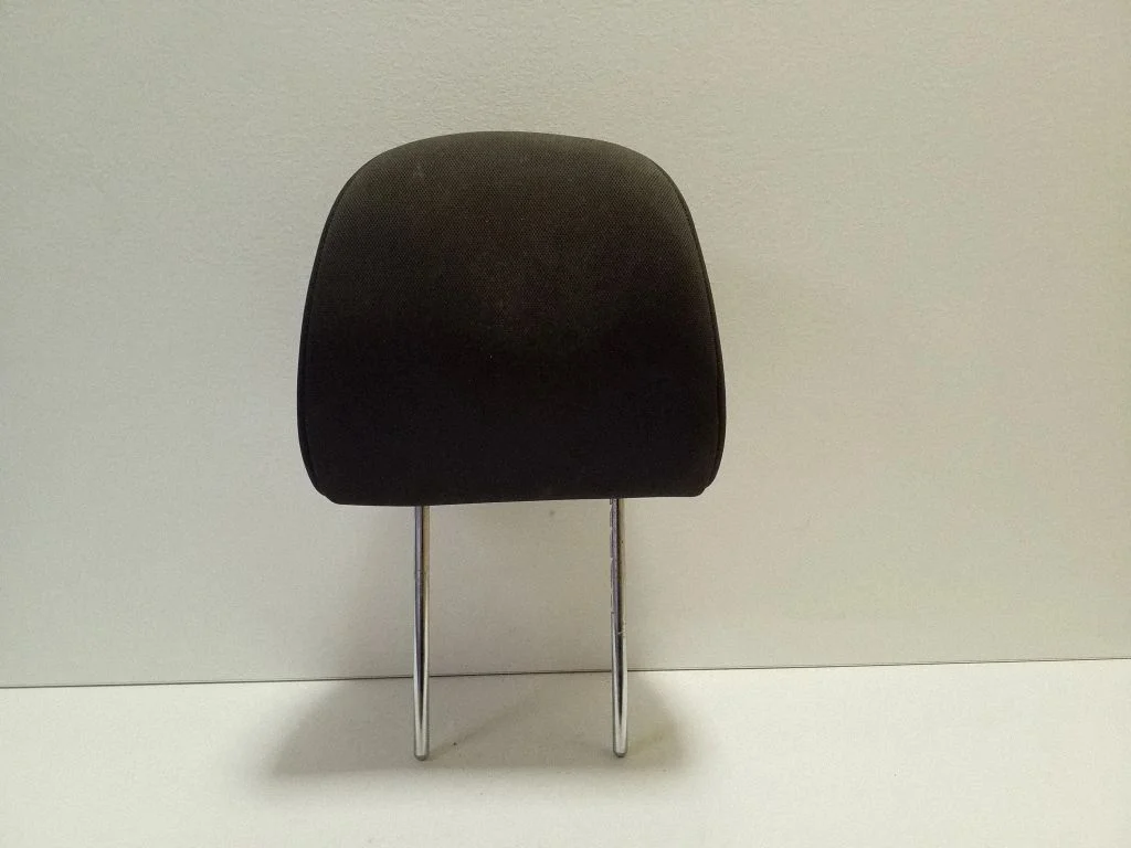 Priekinės sėdynės galvos atrama