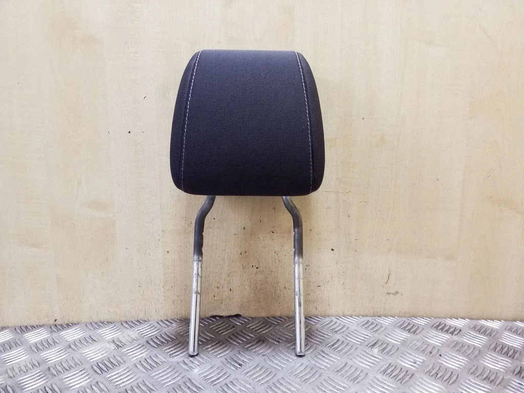 Front seat headrest – Ford Focus (2010-2017)