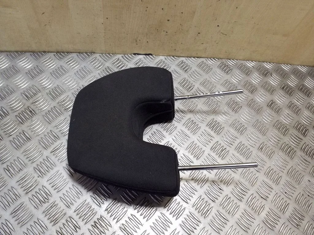 Front seat headrest – Honda CR-V (2002-2006)