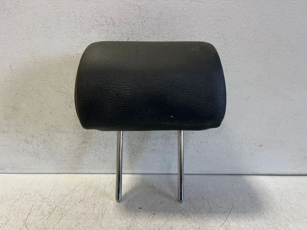 Rear seat headrest – centre
