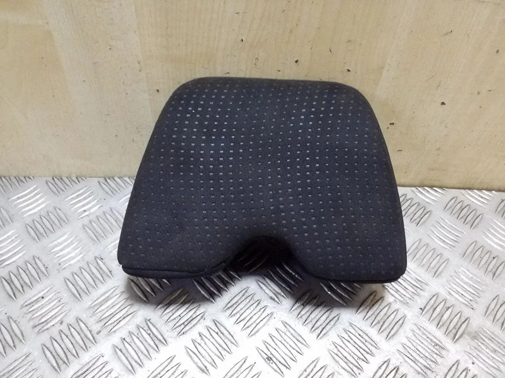 Rear seat headrest – Honda CR-V (2013-2016)