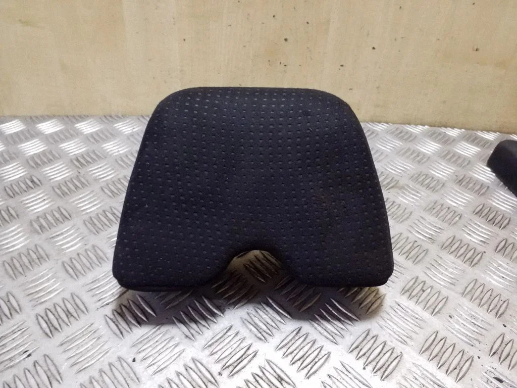 Rear seat headrest – Honda CR-V (2013-2016)