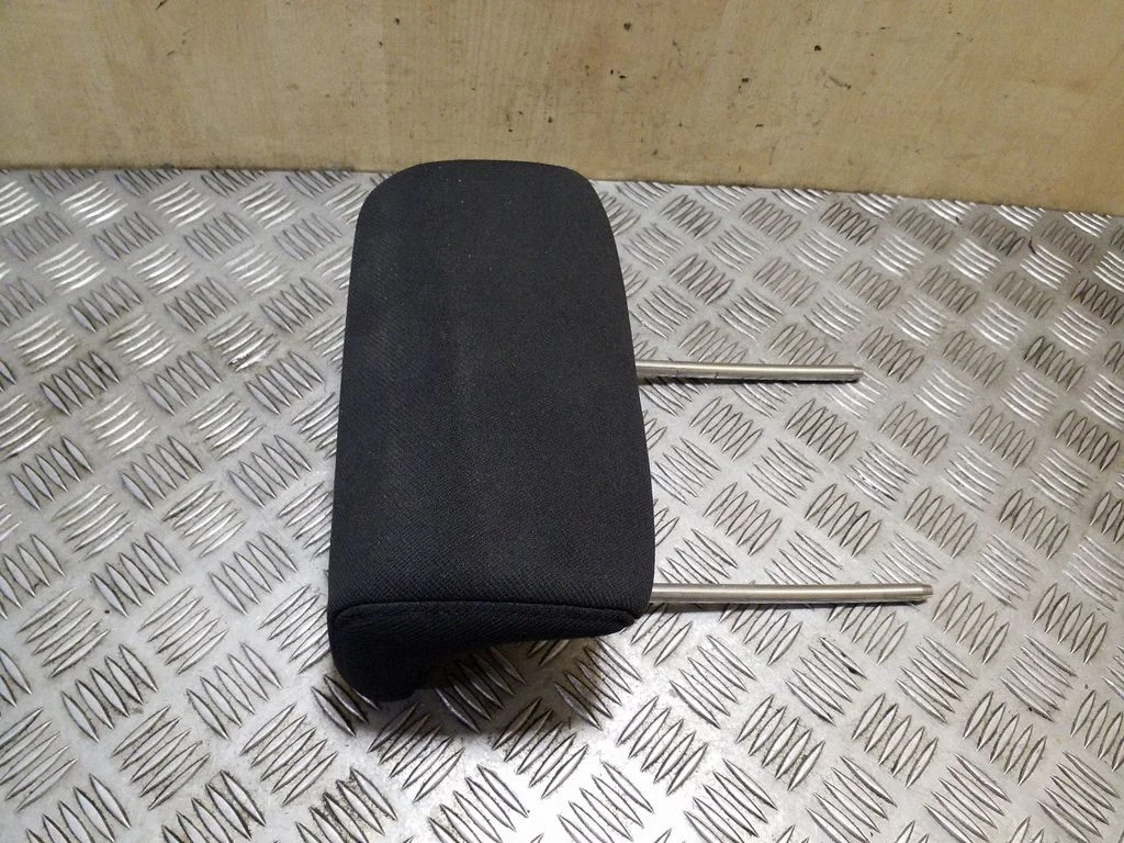 Rear seat headrest – Honda CR-V (2002-2006)