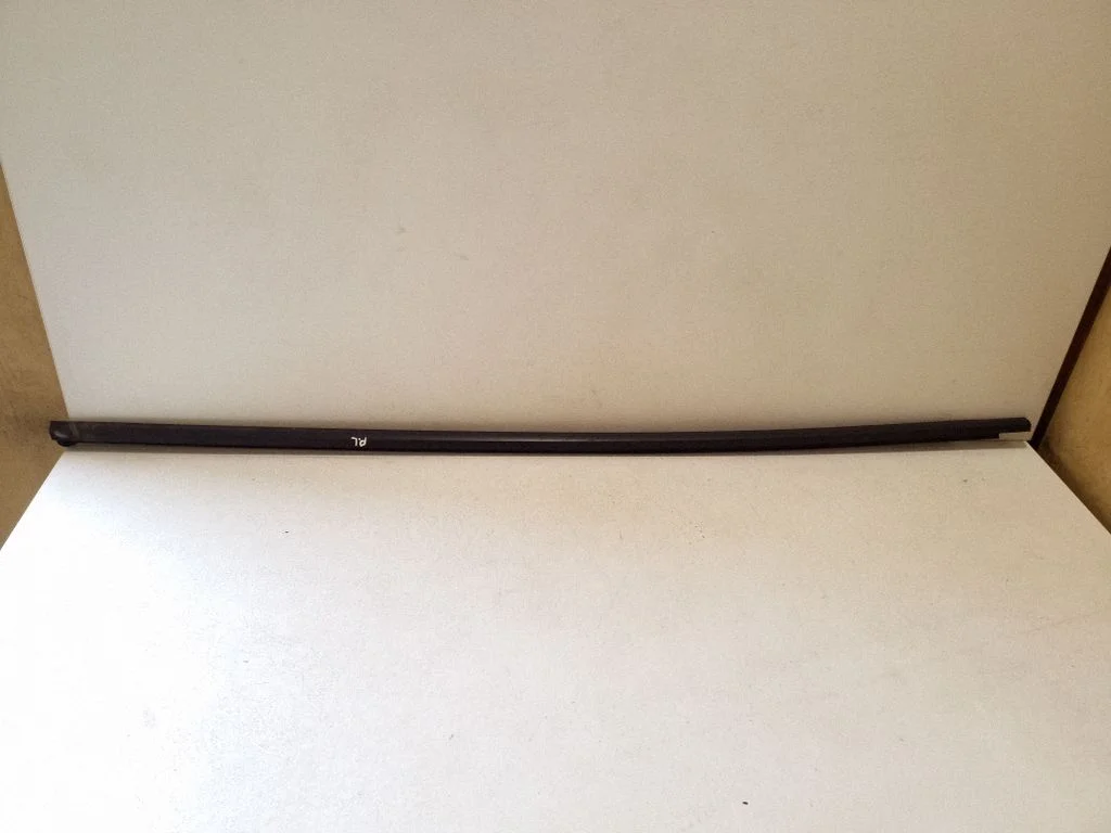 Front door glass trim molding 5G3837477C