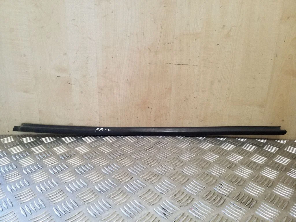 Front door glass trim molding – left