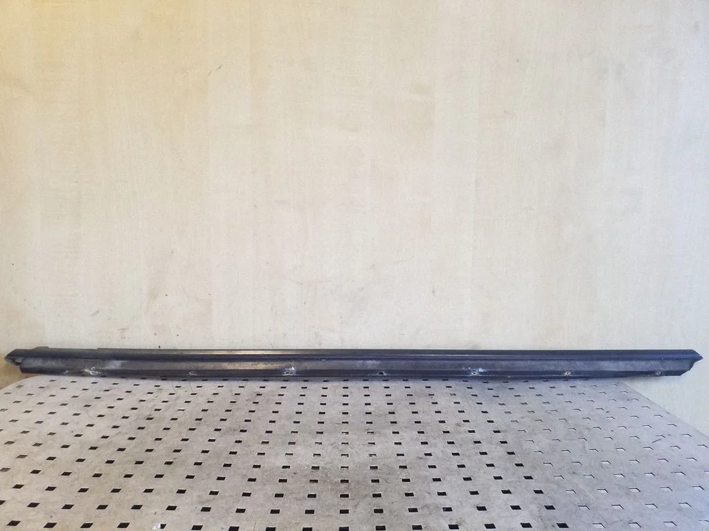 Front door glass trim molding 8J0837477