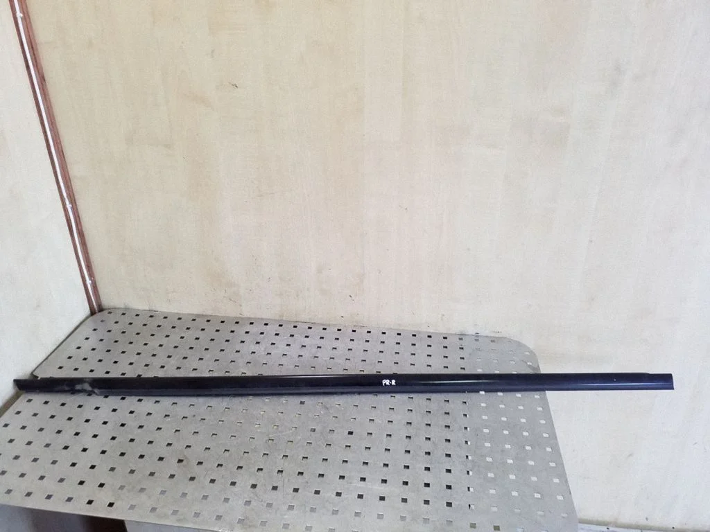 Esiukse klaasi liist 1Q0853956E
