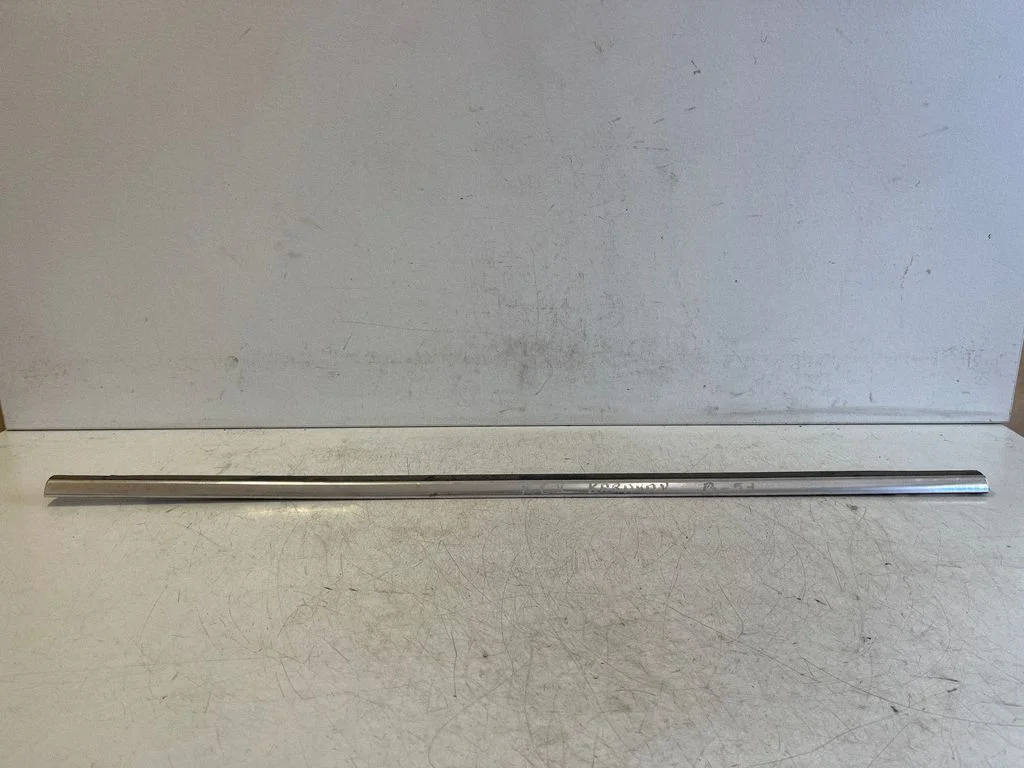 Rear door glass trim molding – right