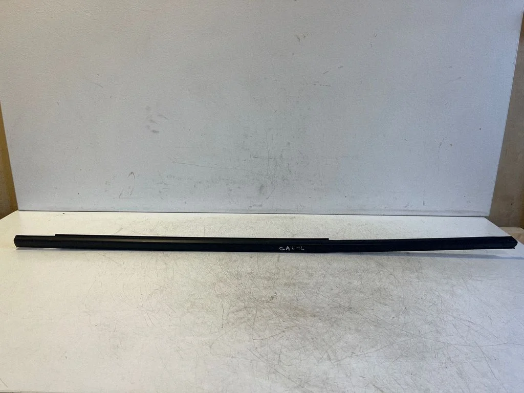 Listwa szyby drzwi tylnych – Mitsubishi Pajero Sport I (1996-2008)