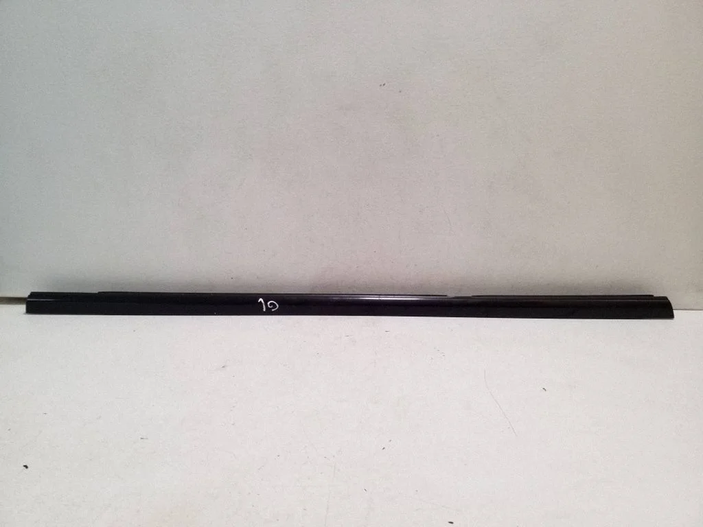 Tagaukse klaasi liist A2537300124
