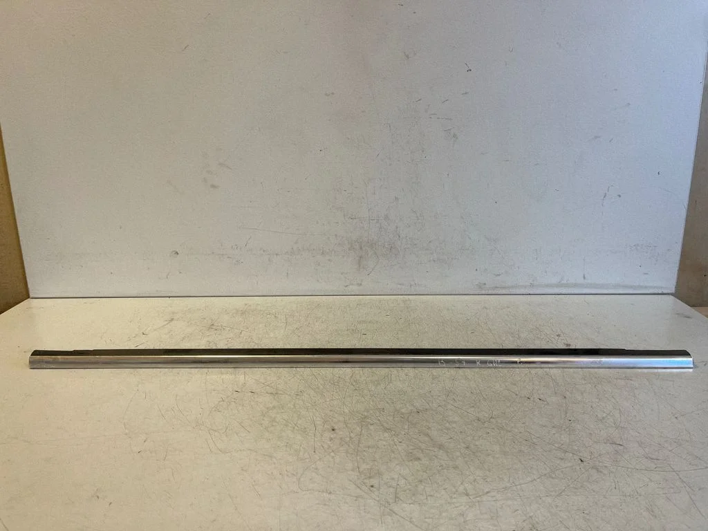 Aizmugurējo durvju stikla apdare – Volkswagen Passat B5.5 (2001-2005)