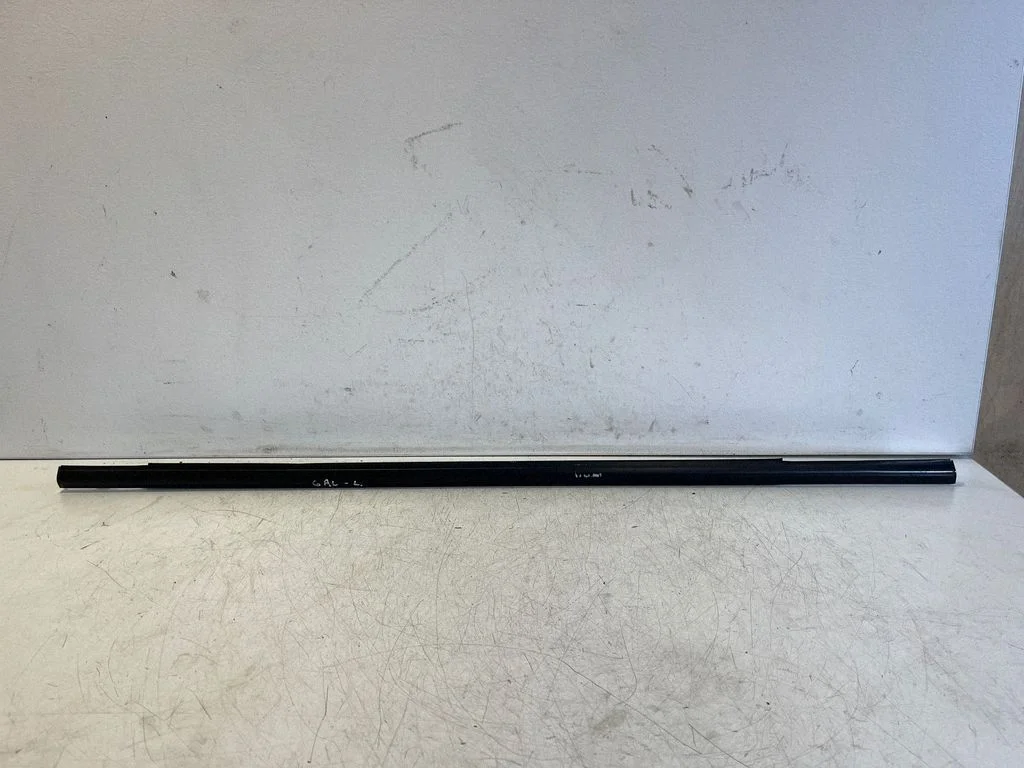 Tagaukse klaasi liist – vasak