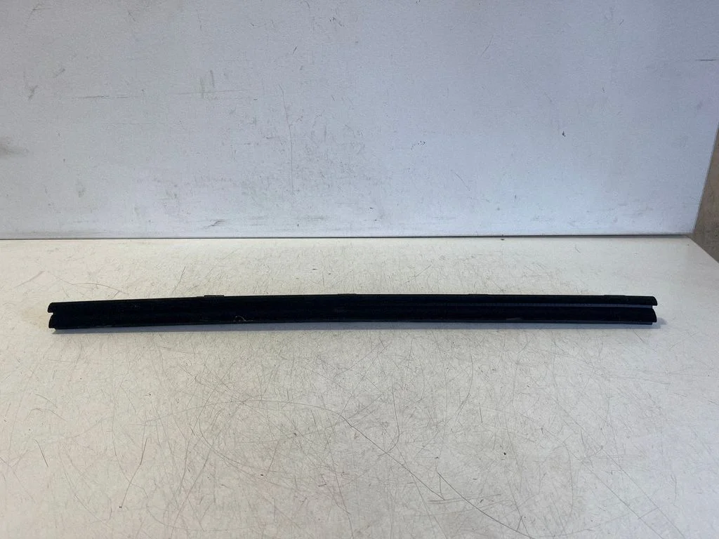 Tagaukse klaasi liist 103840700A