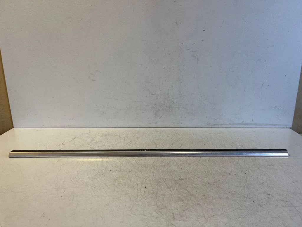 Tagaukse klaasi liist 3B4839477A