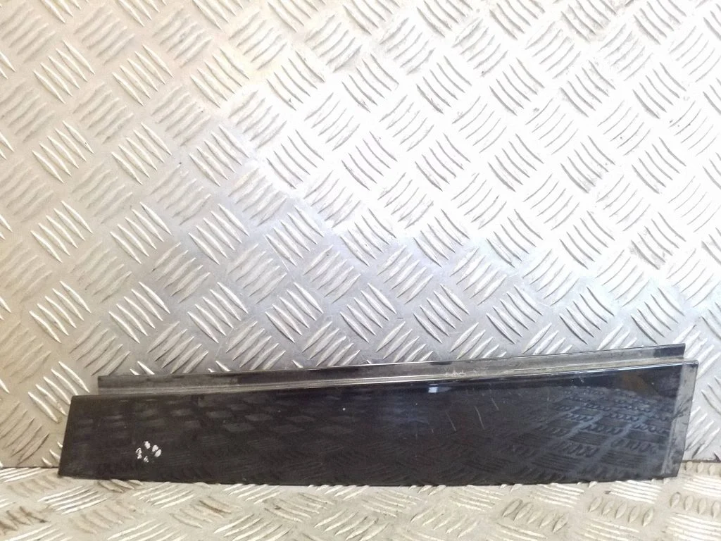 Rear door glass trim molding 1K6839902