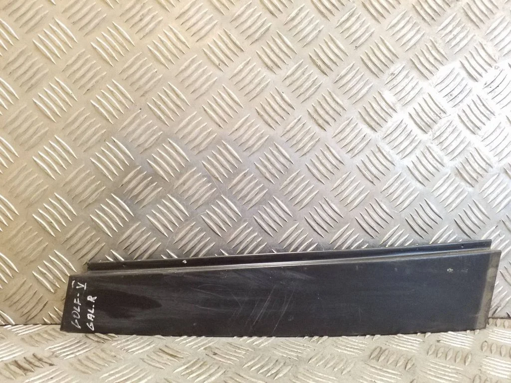 Rear door glass trim molding 1K6839902