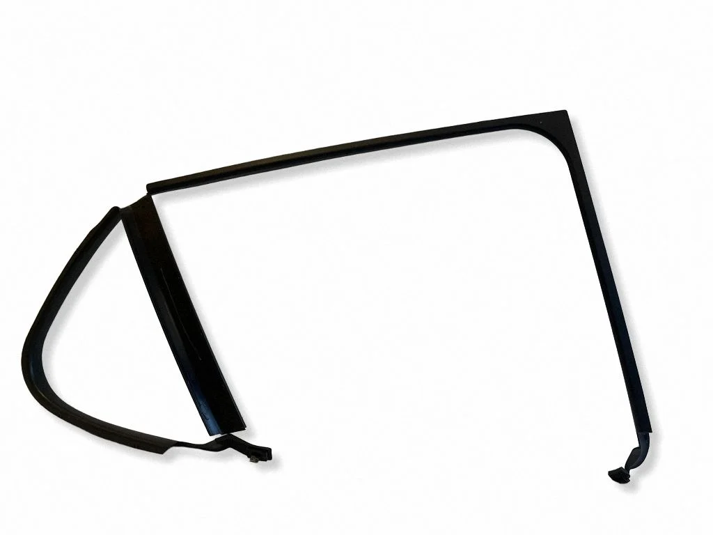 Rear door glass trim molding 7241204