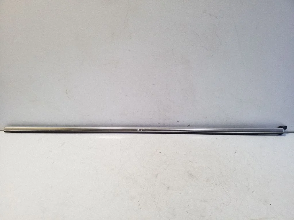 Rear door glass trim molding 3G9839475D
