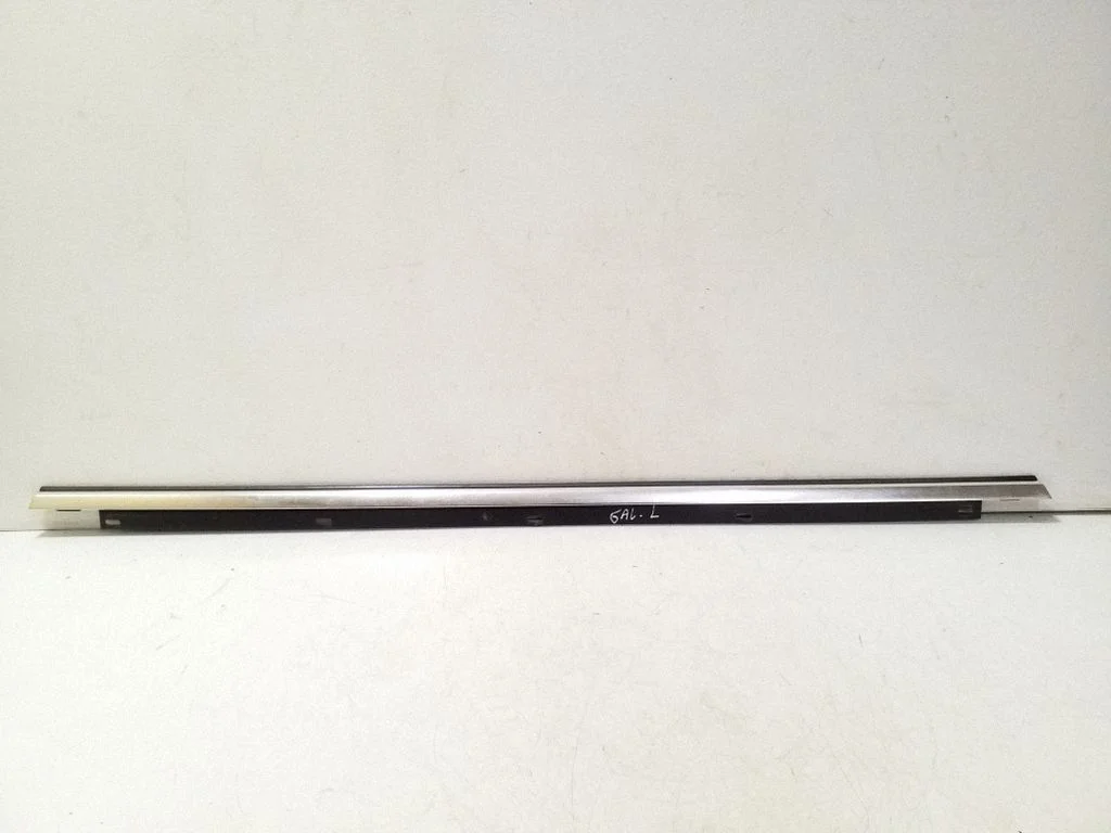 Aizmugurējo durvju stikla apdare 4F0853763C