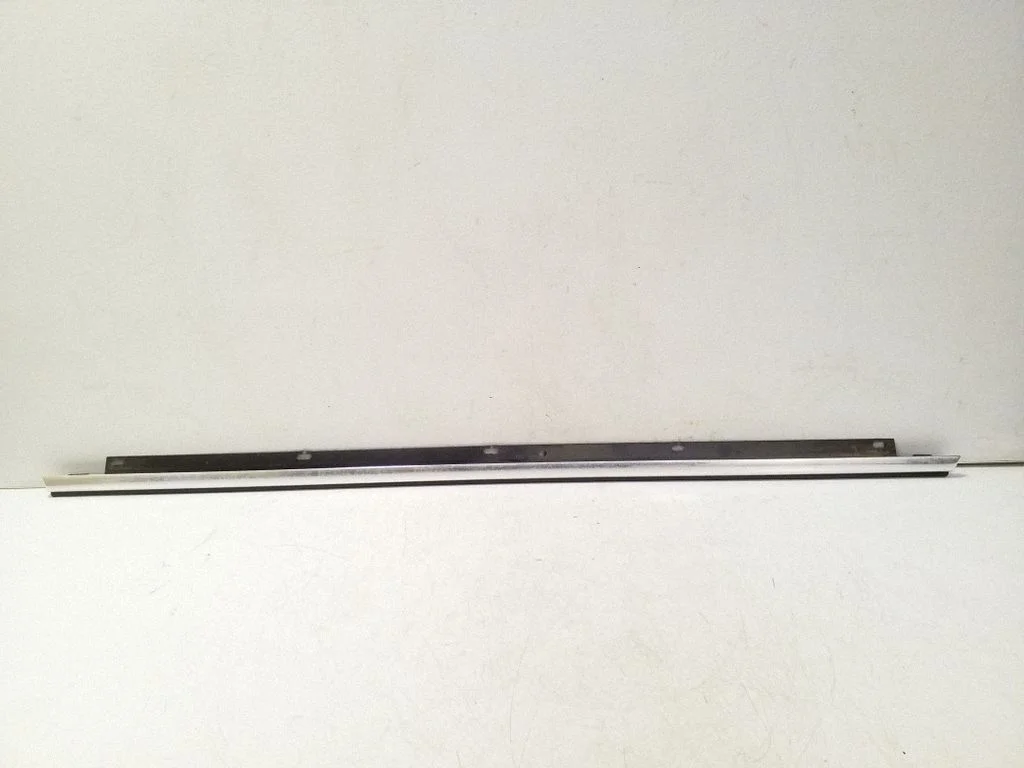 Aizmugurējo durvju stikla apdare 4F0853764A