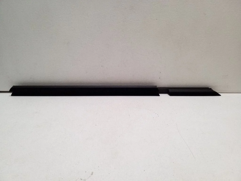 Listwa szyby drzwi tylnych – BMW Seria 3 G20 G21 (2019-)