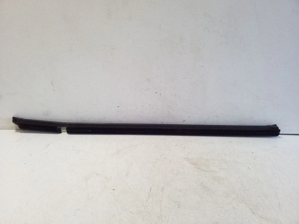 Rear door glass trim molding 3G9839479