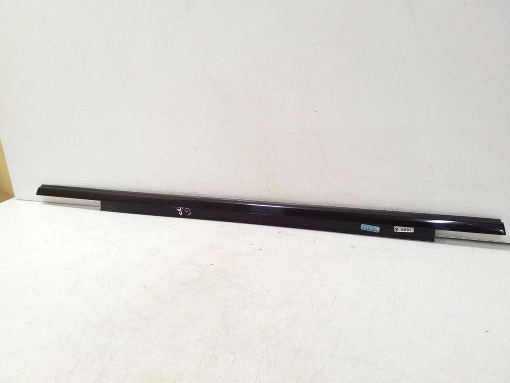Tagaukse klaasi liist 8R0853764F