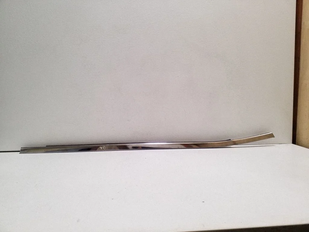 Rear door glass trim molding – left