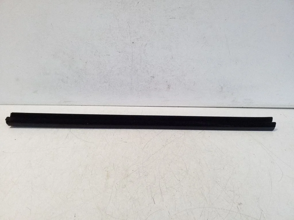 Tagaukse klaasi liist 3T5839479