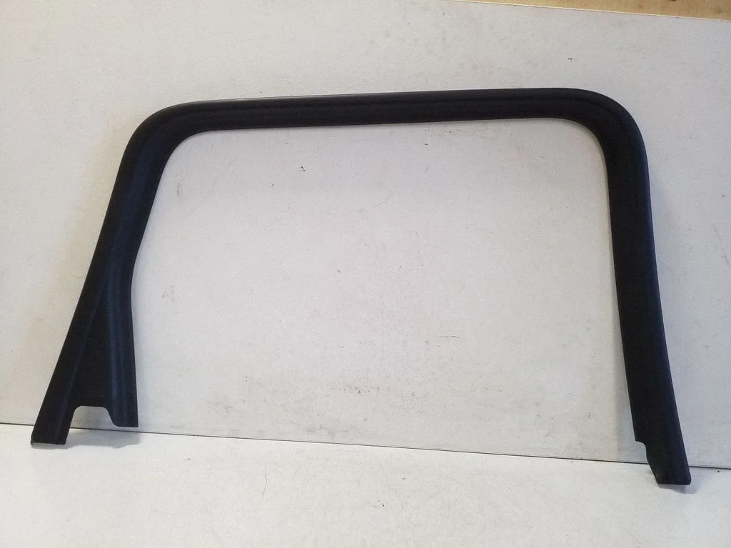 Listwa szyby drzwi tylnych 7P0867685