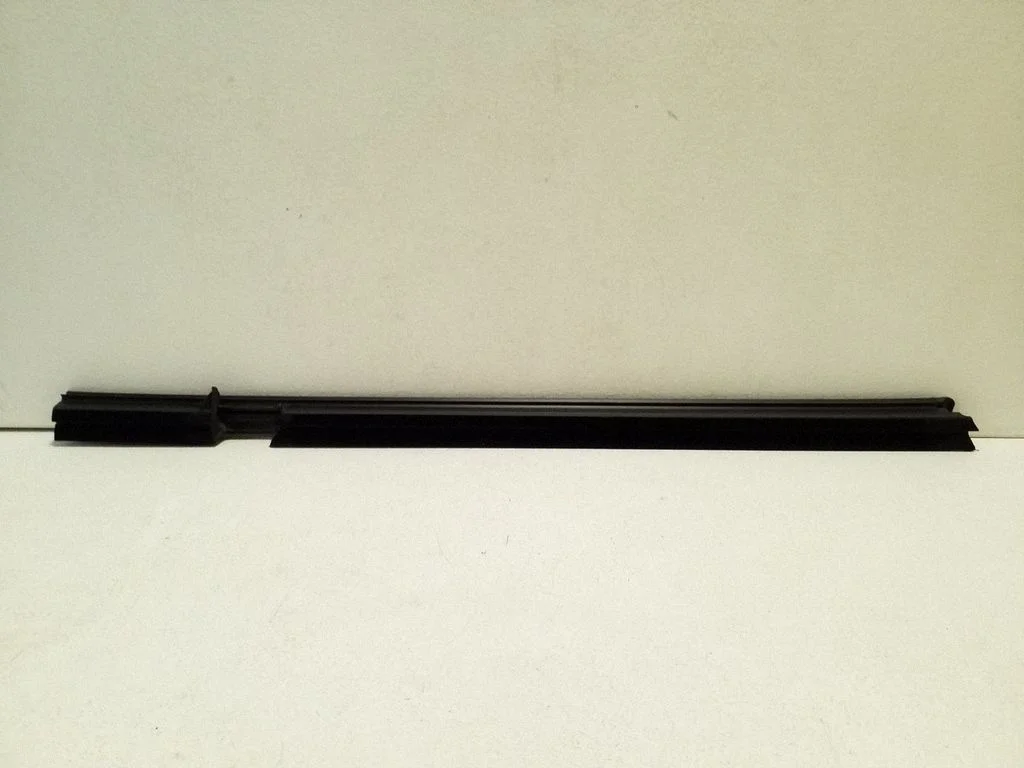 Rear door glass trim molding 31845556