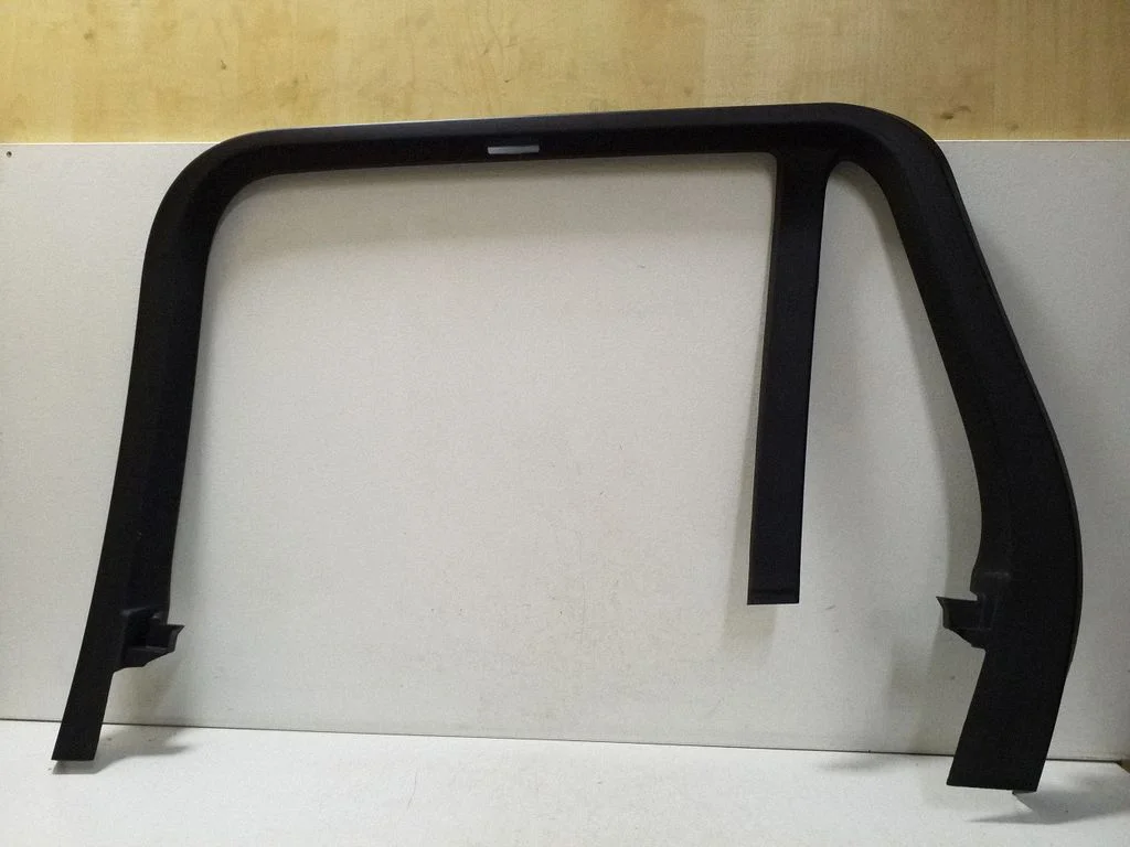 Rear door glass trim molding 31393873