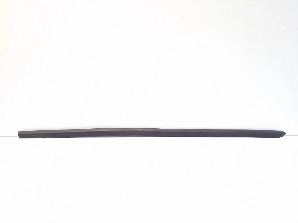 Tagaukse klaasi liist – Jaguar XE (2015-)