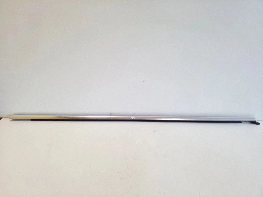 Rear door glass trim molding – right