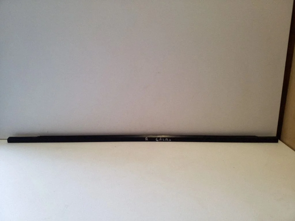 Rear door glass trim molding – right