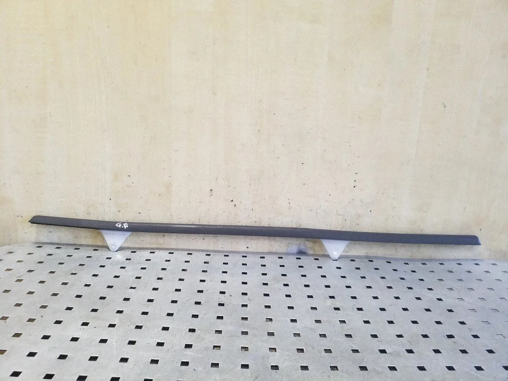Rear door glass trim molding – right