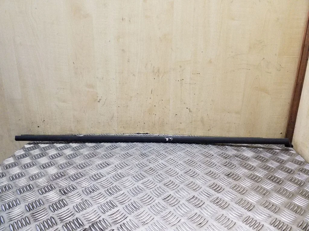 Tagaukse klaasi liist TAB008944P