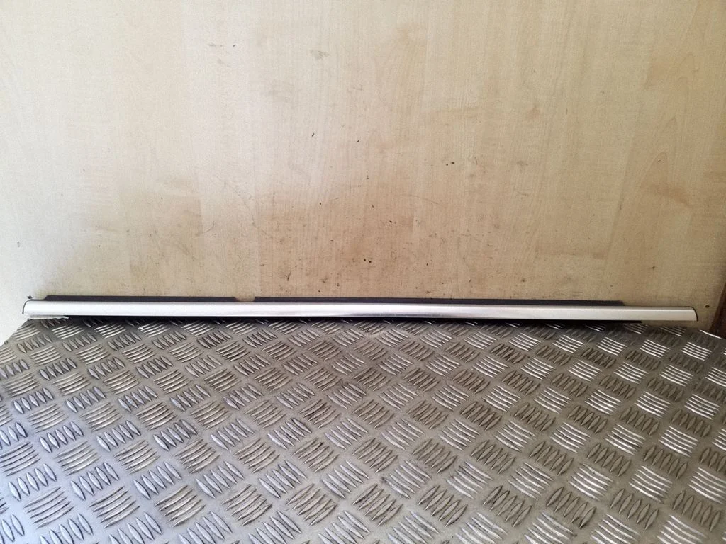 Tagaukse klaasi liist 5N0845214
