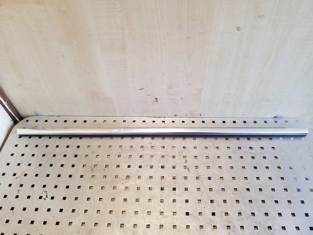 Aizmugurējo durvju stikla apdare 7P0839477
