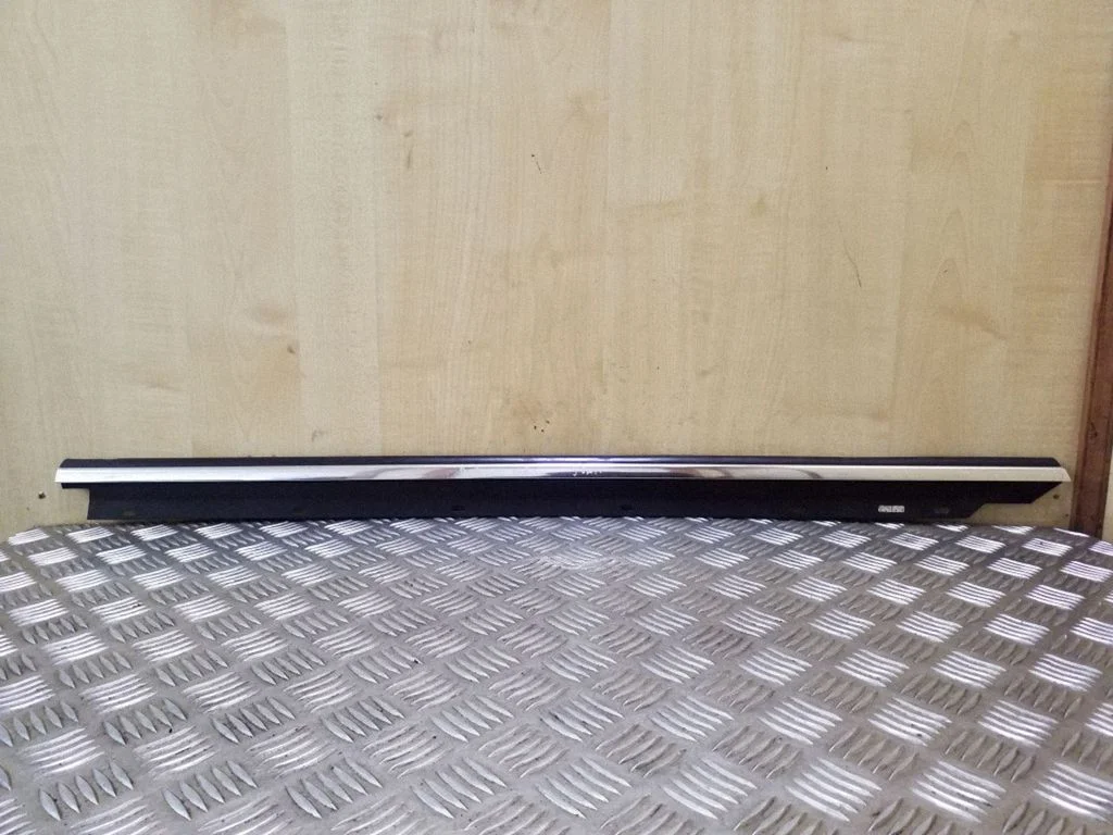 Rear door glass trim molding 4B5853763
