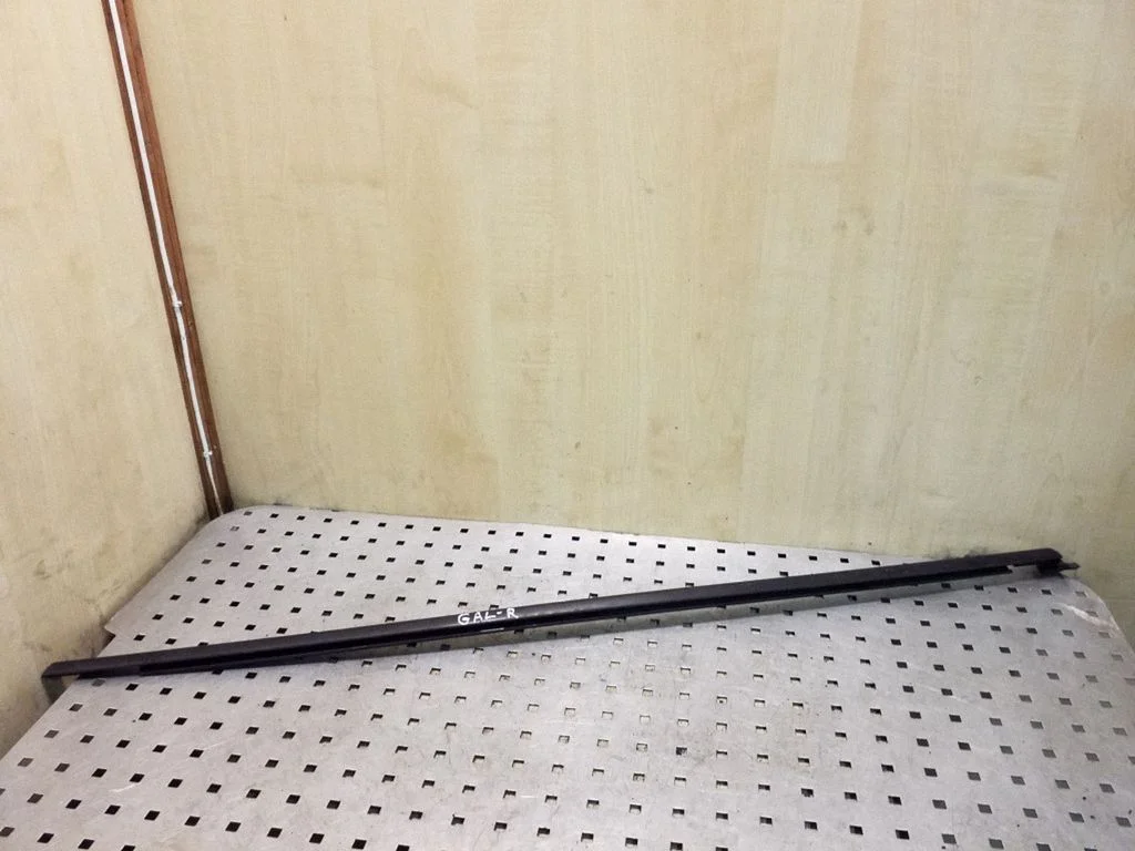 Rear door glass trim molding – right