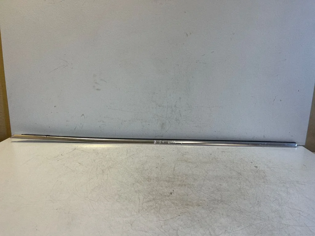 Esiukse klaasi liist 3B0837475