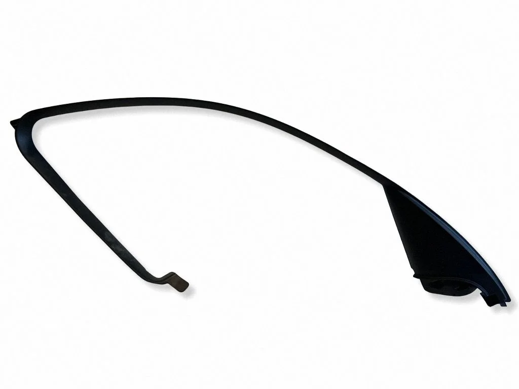 Front door glass trim molding 7241201
