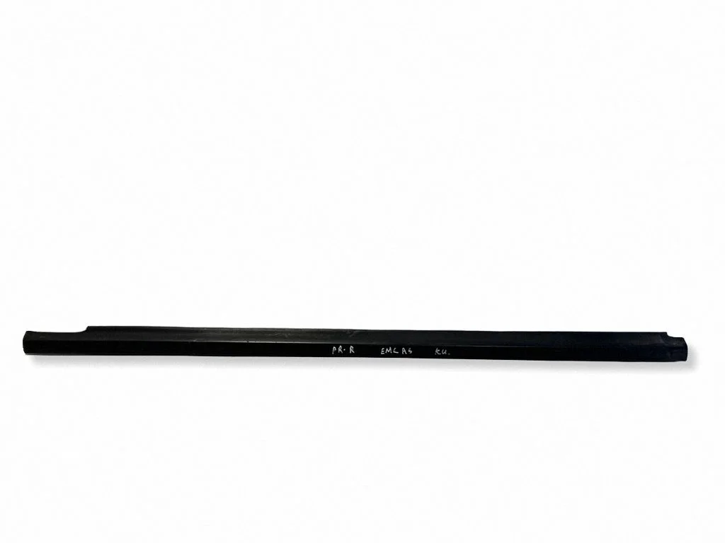 Front door glass trim molding – Mercedes-Benz ML-Class W163 (1997-2005)