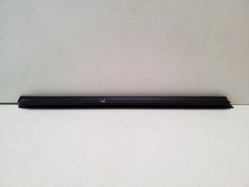 Esiukse klaasi liist – BMW 3-seeria G20 G21 (2019-)
